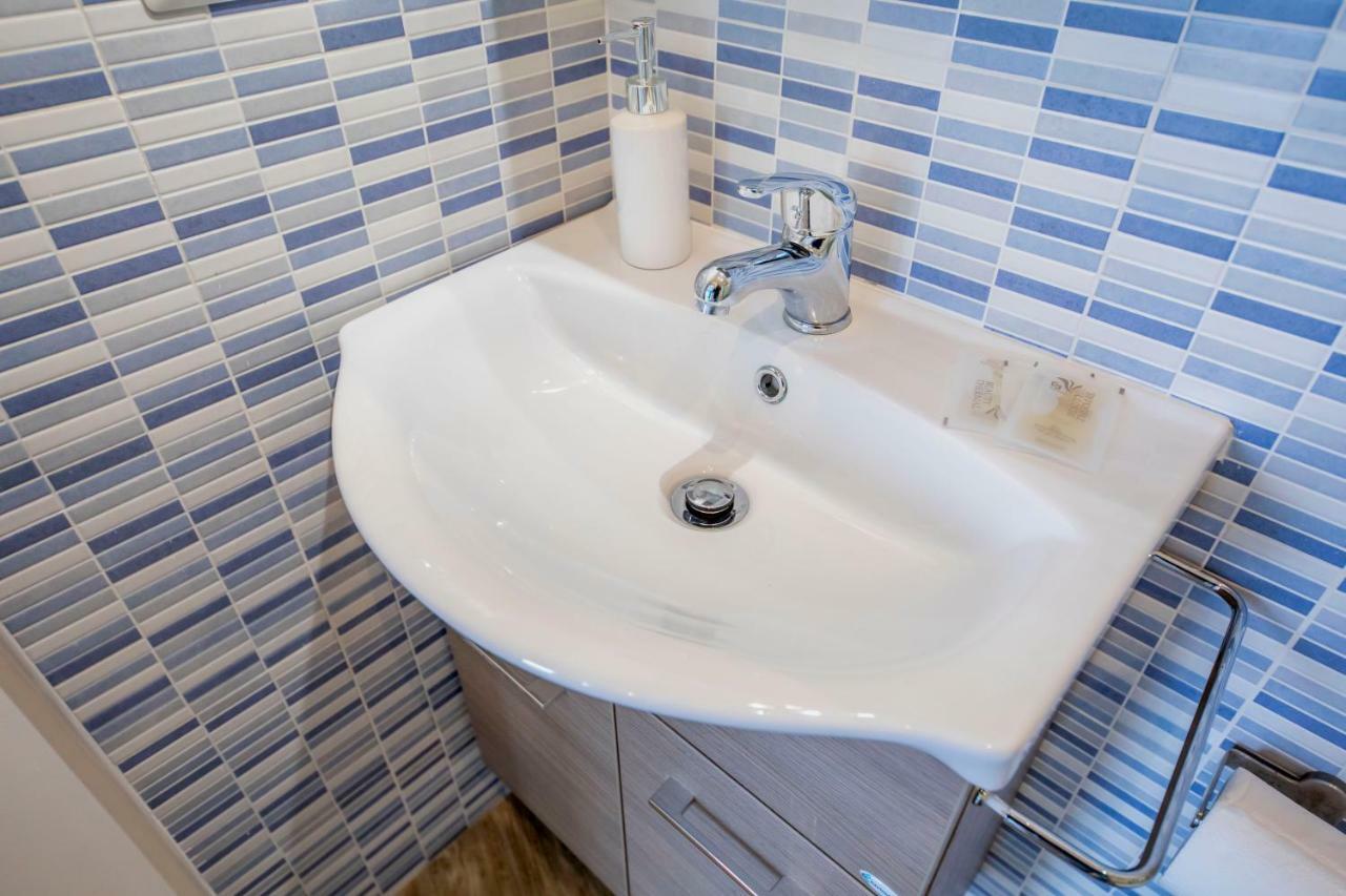 Borgo Marino Suite B&B เชฟาลู ภายนอก รูปภาพ